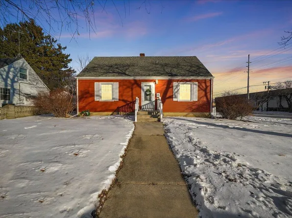 1102 Lafayette St, Valparaiso, IN 46383