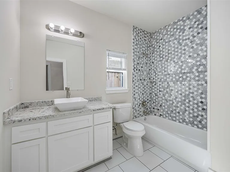 2708 Sam Wilson St — Photo 7