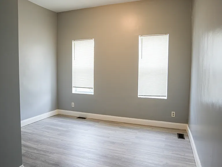 2630 E Monument St — Photo 13