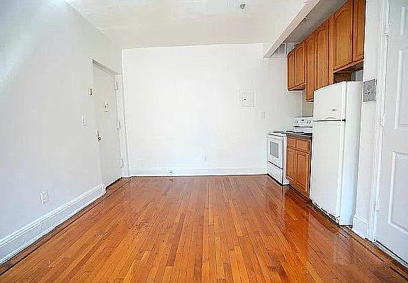 2nd image of 150 E 19th St #5