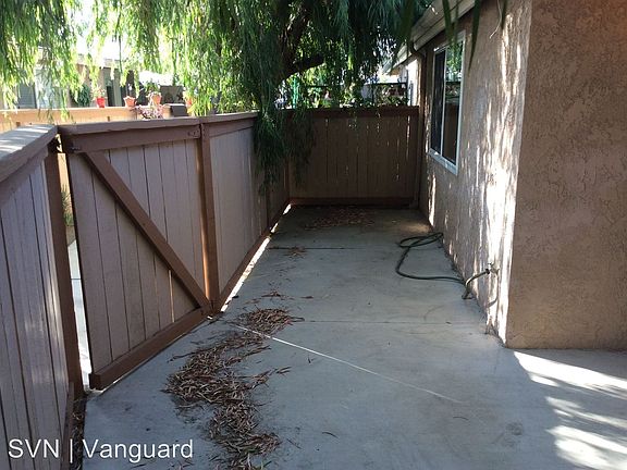 4th image of 927 S Bruce St APT 10