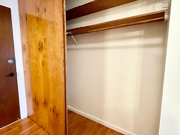 Escolier Apartments — Photo 28