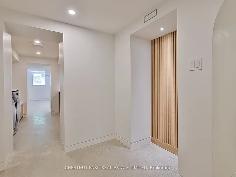 21 Douglas Cres — Photo 30
