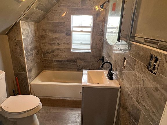 2nd image of 88 N 19th St Floor 3