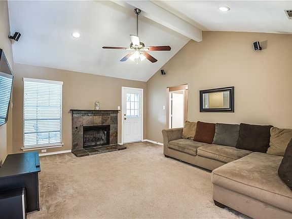 4th image of 212 Mesa Wood Dr