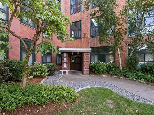 150 Rumford Ave APT 230, Mansfield, MA 02048