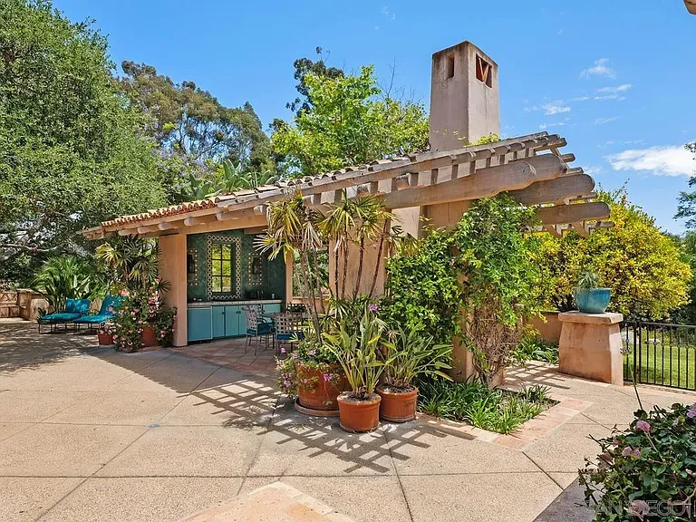 17240 Avenida De Acacias — Photo 34