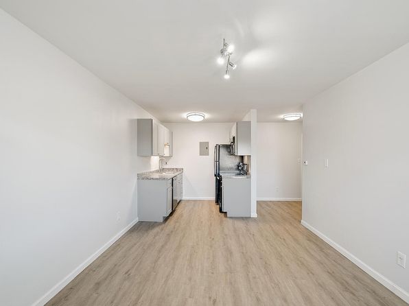 2253 Collyer St APT 300