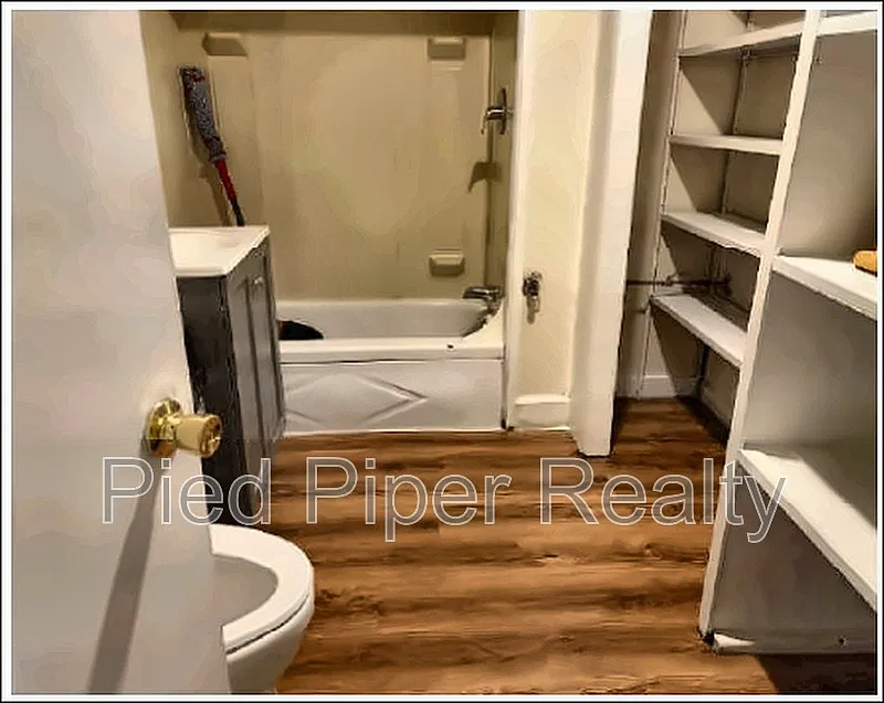 2 bed, 1.0 bath, 1312 sqft, $1,500 — Photo 4