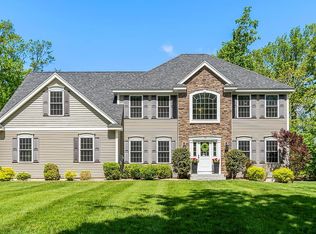 49 London Bridge Rd, Windham, NH 03087