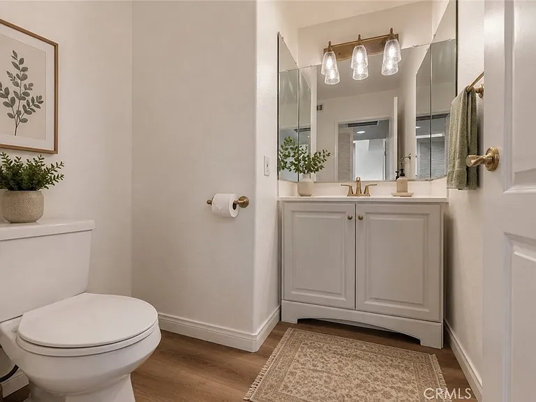 5807 Sylvia Ave — Photo 5