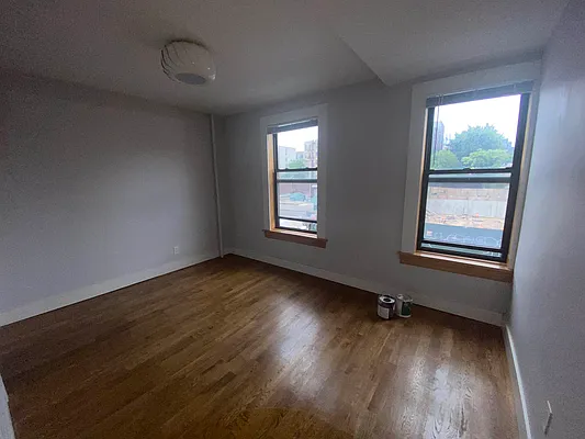 Rented by Premier Metro Realty Corp | media 33