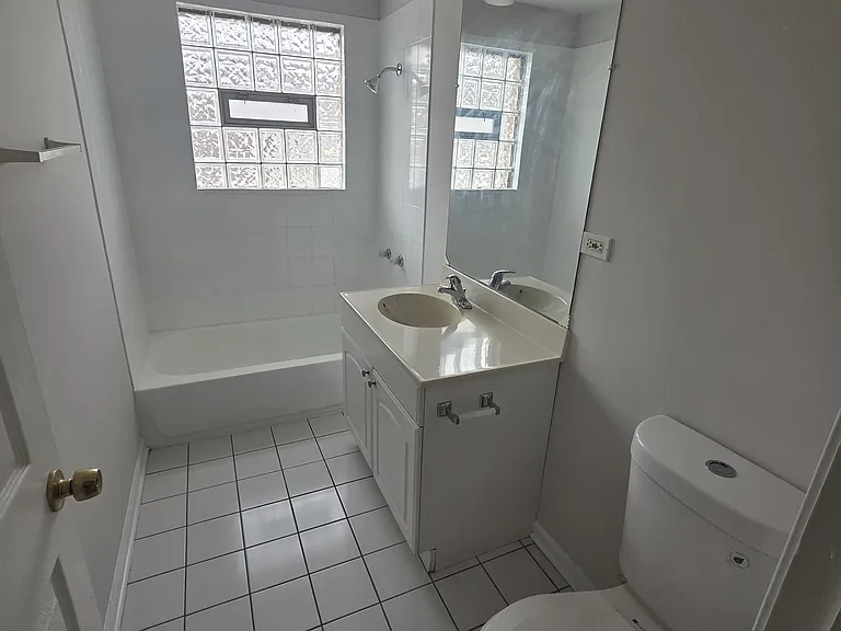 1848 S Fairfield Ave #1E — Photo 6