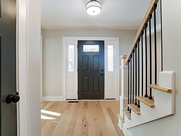 3rd image of 455 Lynshire Ln
