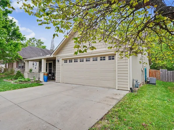 1829 Delaware St, Lawrence, KS 66044