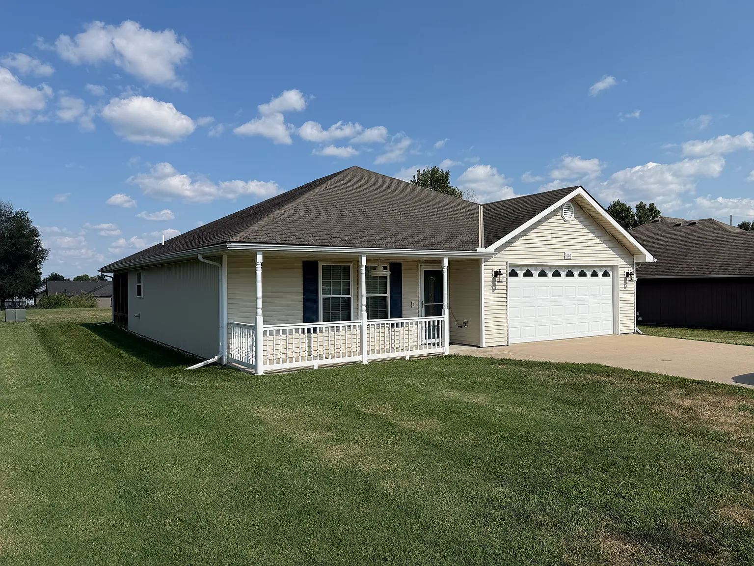 3 bed, 1438 sqft, $2,200 — Photo 1