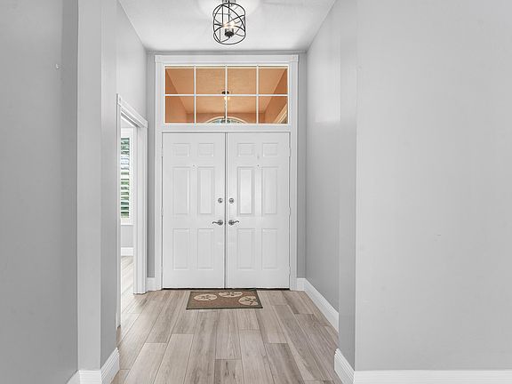 3rd image of 132 E Hampton Way