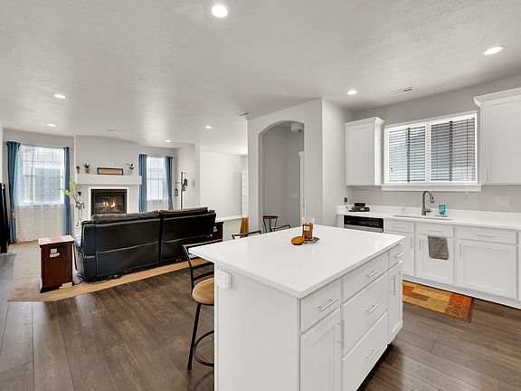 3rd image of 7082 W Oromia View Dr