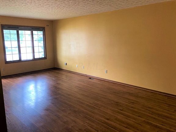 3rd image of 437 Samantha Cir