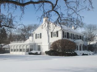 425 Arrowhead Dr, Green Bay, WI 54301