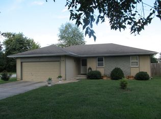 208 S Casa Grande Ave, Springfield, MO 65802