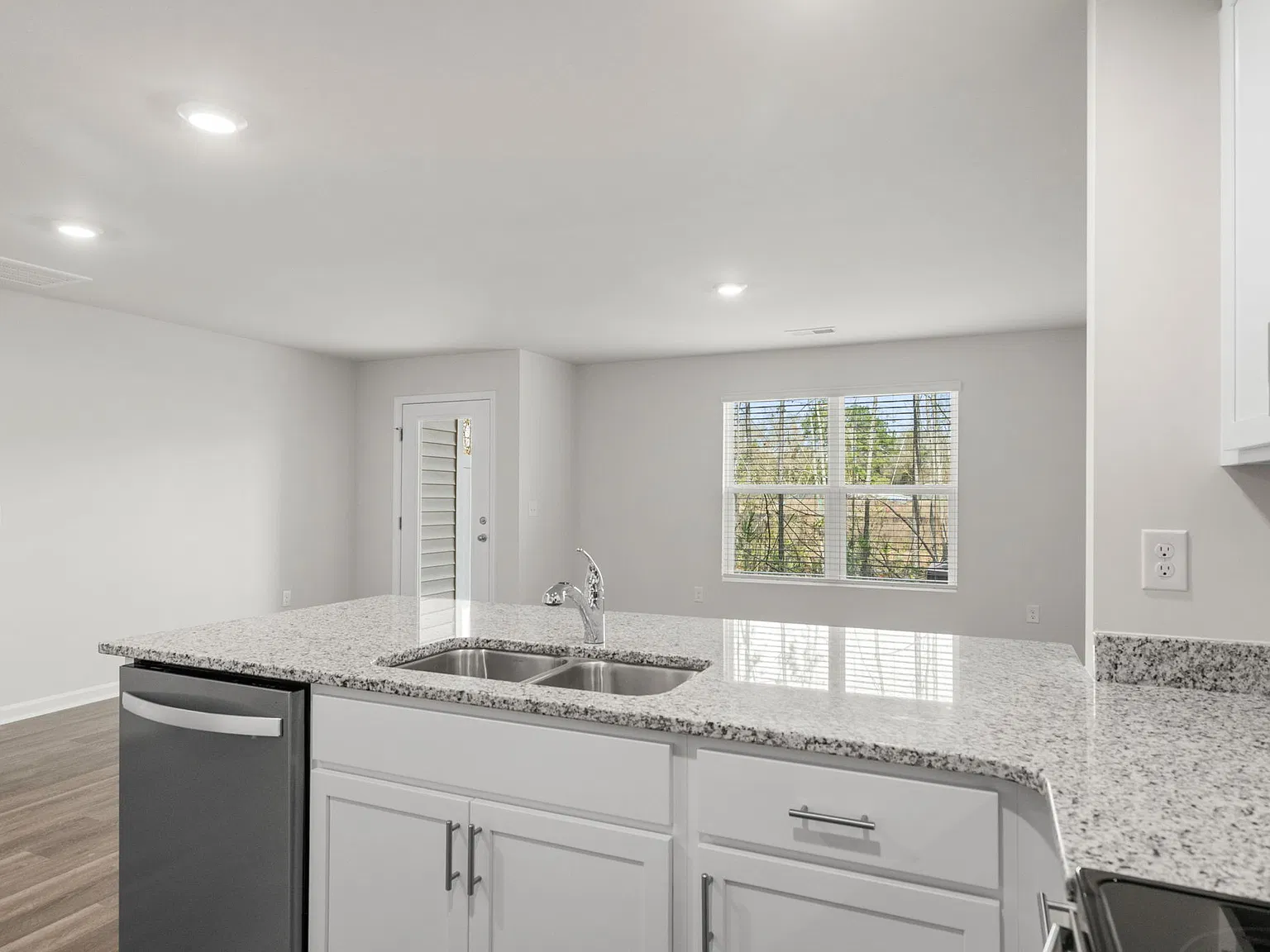 535 Gemstone Boulevard - 1 — Photo 4