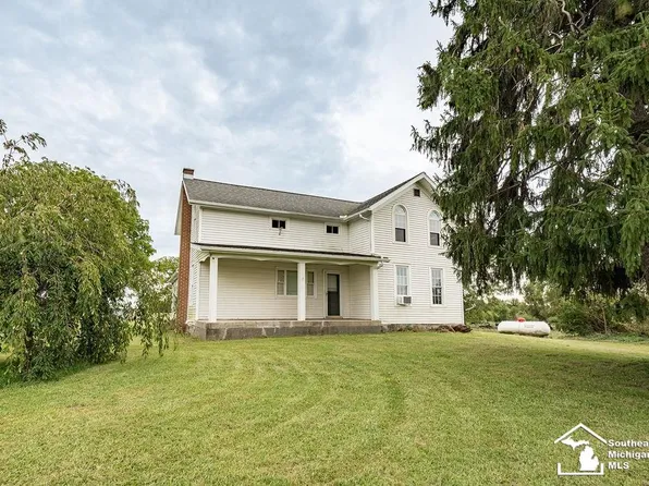 5703 Carson Hwy, Adrian, MI 49221