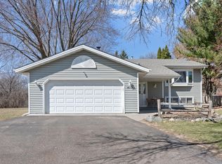 419 Spring Hill Rd, Vadnais Heights, MN 55127