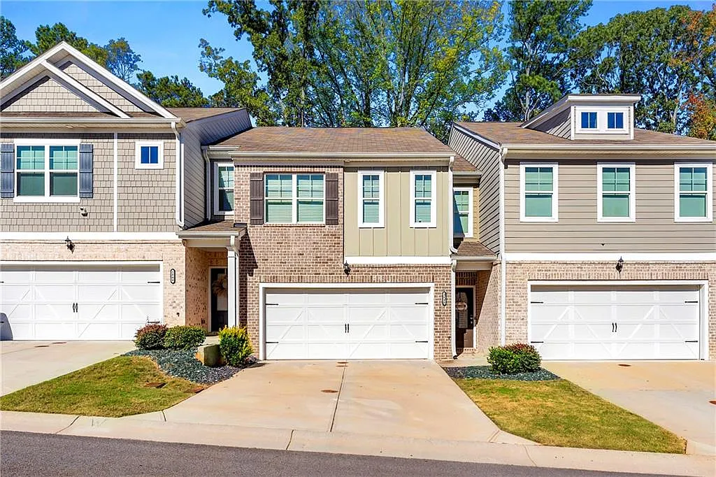 4 bed, 2.5 bath, 1760 sqft, $2,400 — Photo 1
