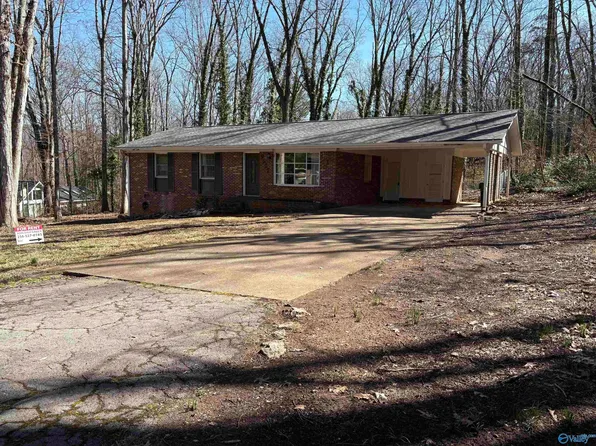 9527 Hemlock Dr SE, Huntsville, AL 35803