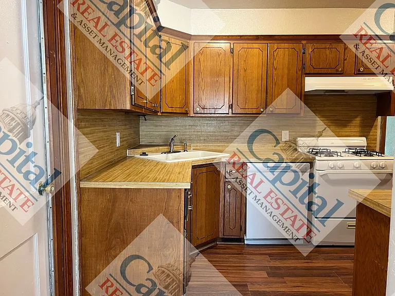 1436 Maple Dr — Photo 6