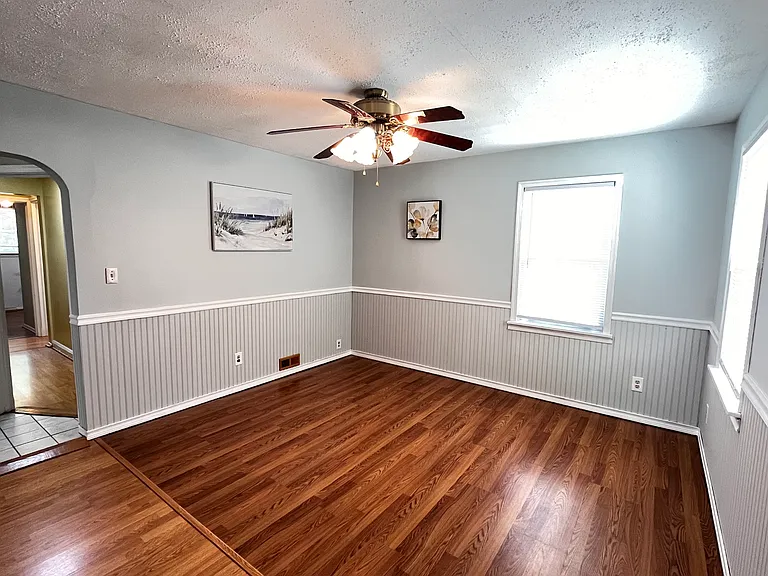 16 Evans Ave — Photo 9