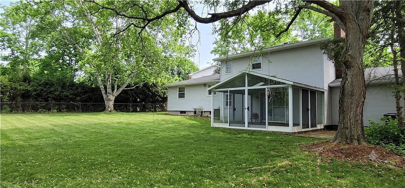 3 bed, 2.5 bath, 2112 sqft, $3,200 — Photo 3
