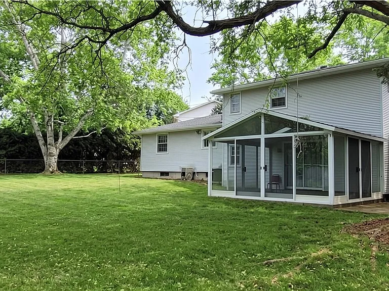 28 Candlewood Dr — Photo 3