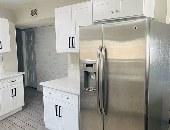 4th image of 4713 Bennett Dr