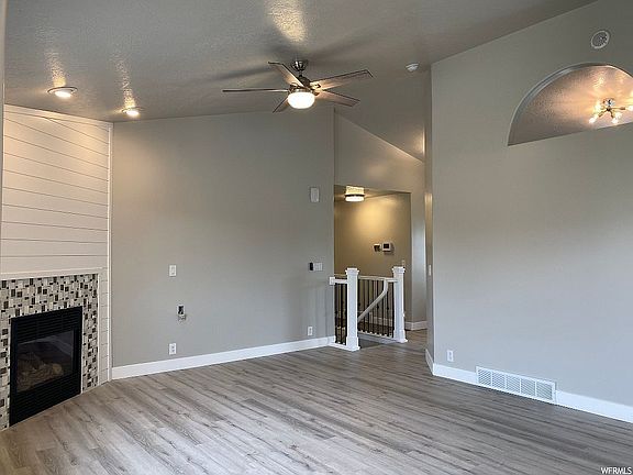 5th image of 4422 Short Leaf Dr