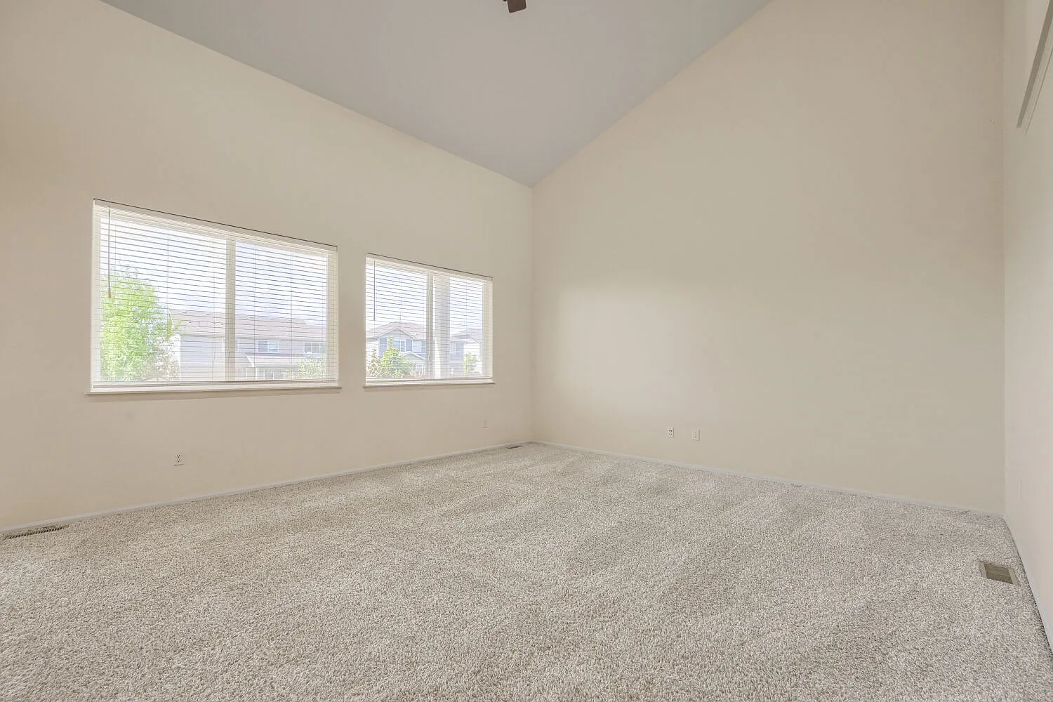4 bed, 2289 sqft, $3,100 — Photo 2