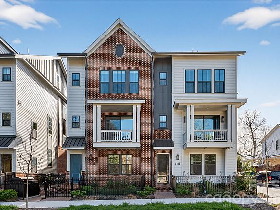 3rd image of 3111 Pinehurst Pl