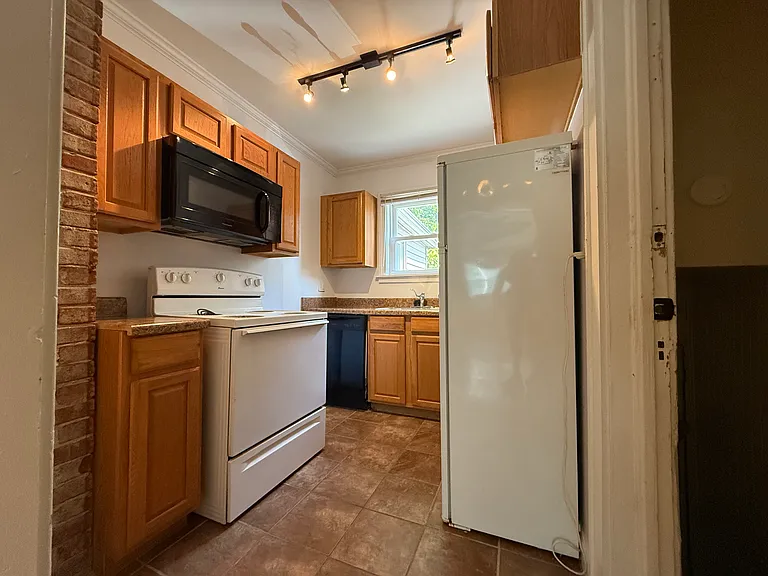 1158 E Loren St — Photo 7
