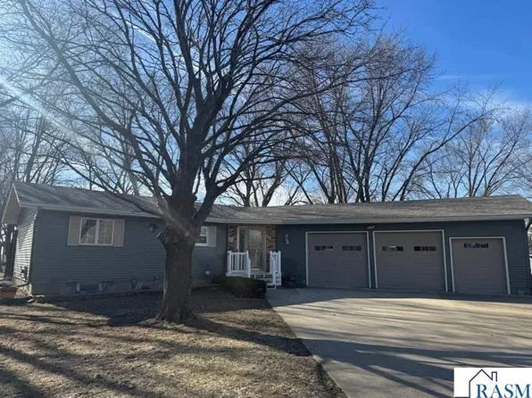 630 E 13th St, Blue Earth, MN 56013