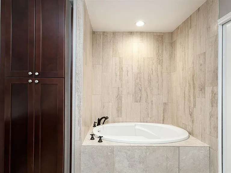 2412 Willow Way — Photo 17