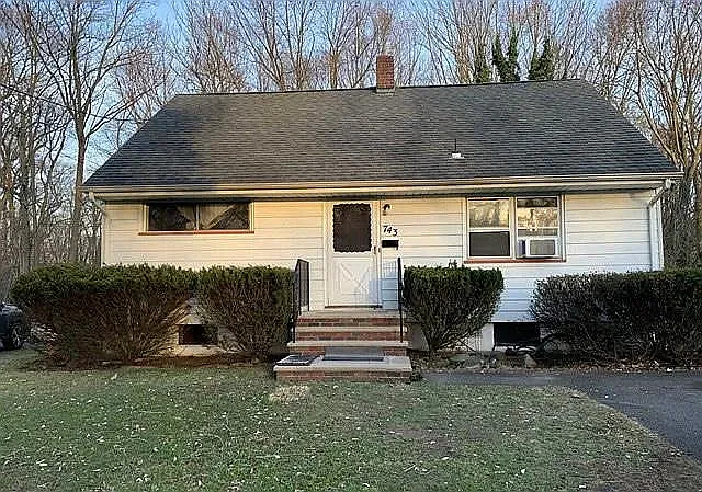 Building Photo - 743 Newcomb Rd
