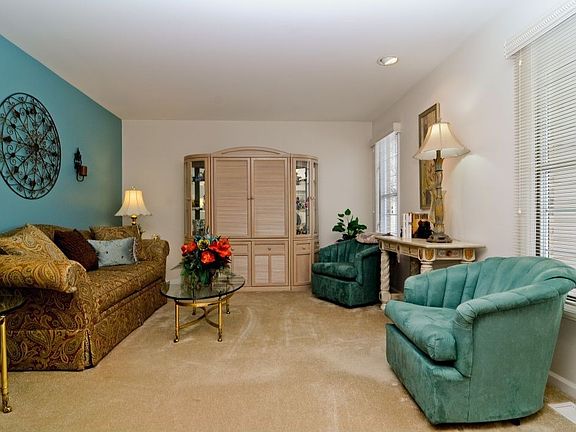 2nd image of 913 N Cove Dr