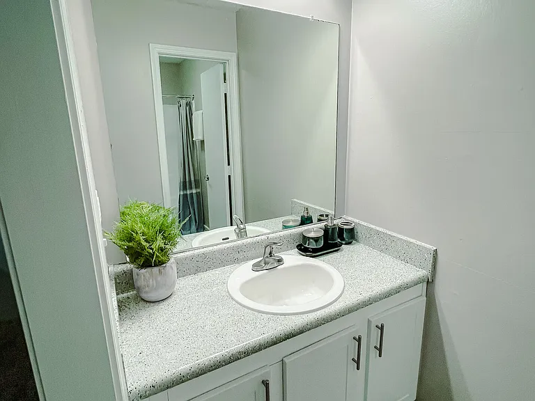The Henry — Photo 15