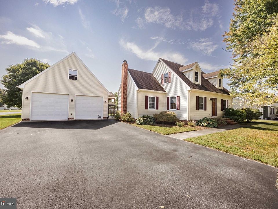 1st image of 806 Brookmeade Ct