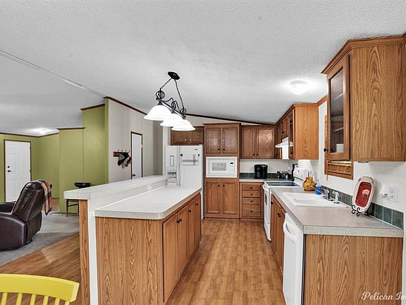 3rd image of 230 Voss Rd