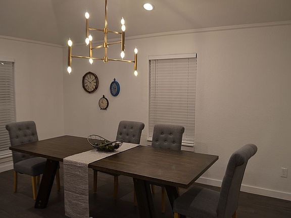 3rd image of 606 Leigh St