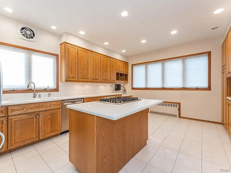 942 Greenfield Rd — Photo 8