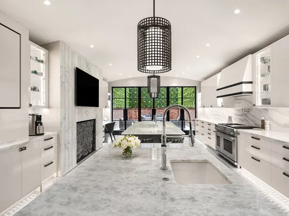 34 East 62nd Street image 3 of 30