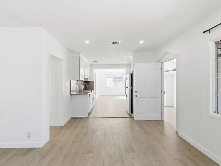 17418 Califa St — Photo 6